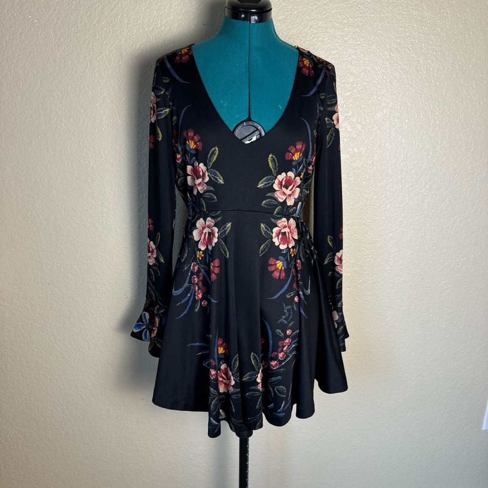 Free People Sz Small Black Floral Mini Skater Dress Keyhole back Ruffle Sleeve